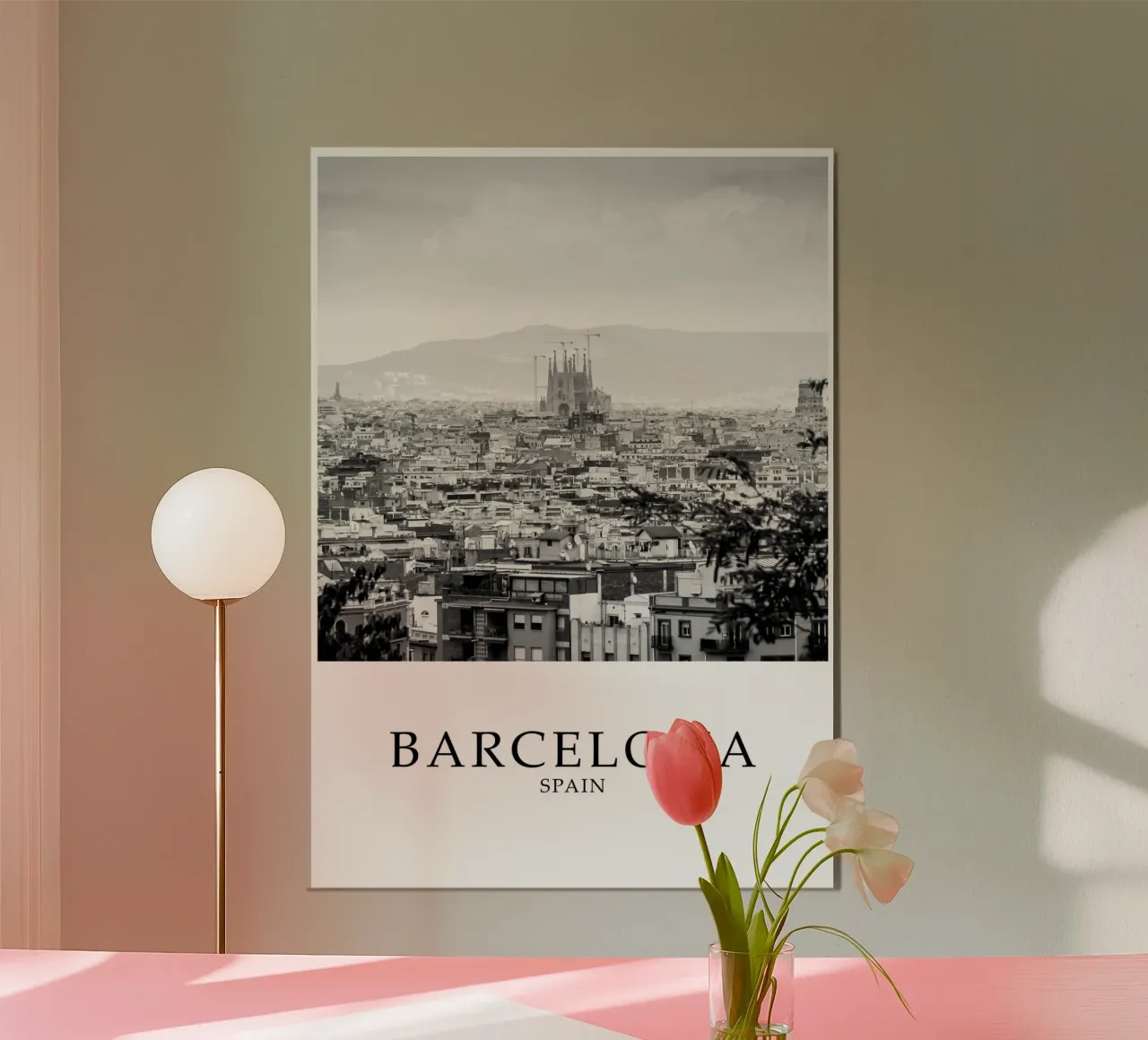 Barcelona Spain Skyline Scene Greyscale poster con telaio in legno da Charnwood Prints