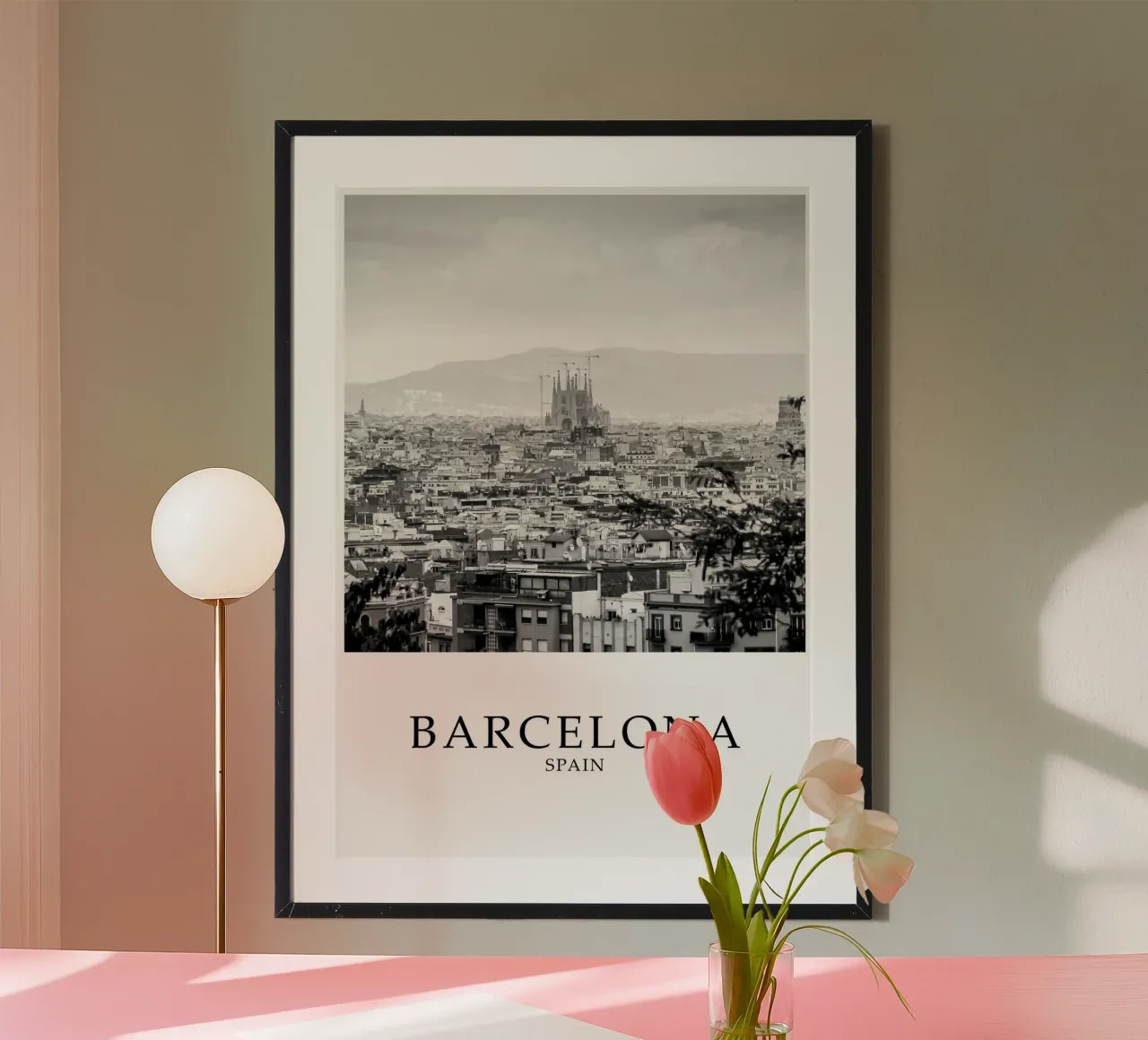 Barcelona Spain Skyline Scene Greyscale poster con telaio in legno da Charnwood Prints