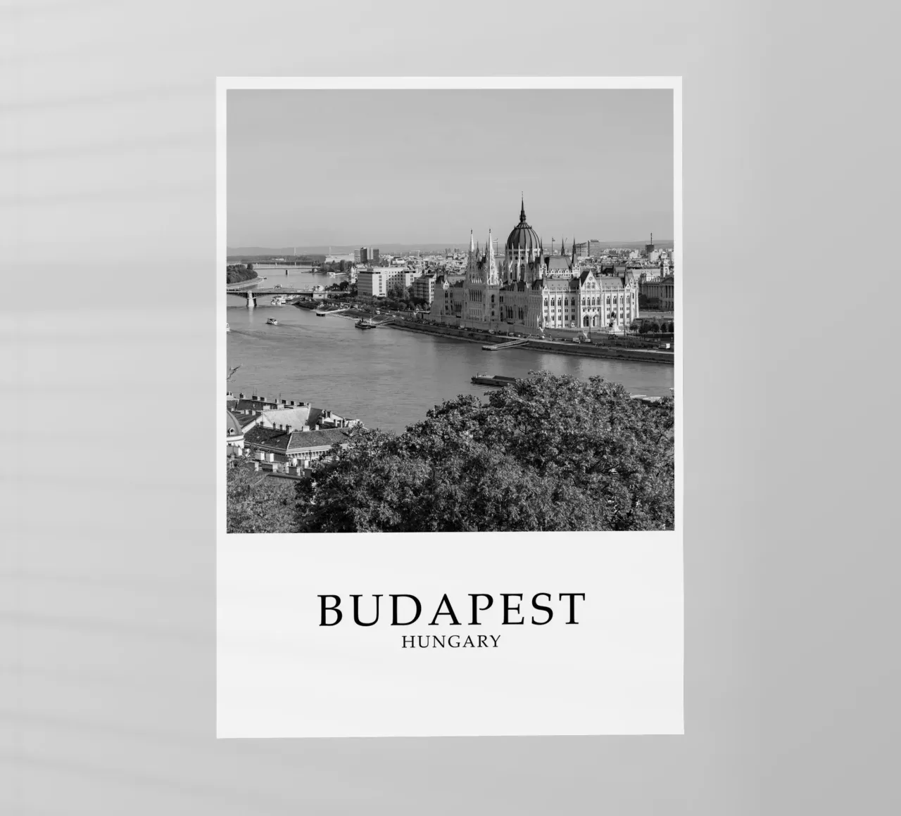 Budapest Parliament and Danube River Scene Greyscale pellicola backlit da Charnwood Prints