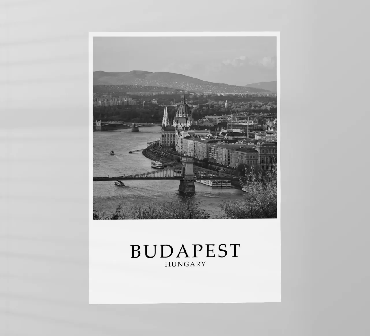 Budapest Parliament and Danube River Scene Greyscale pellicola backlit da Charnwood Prints