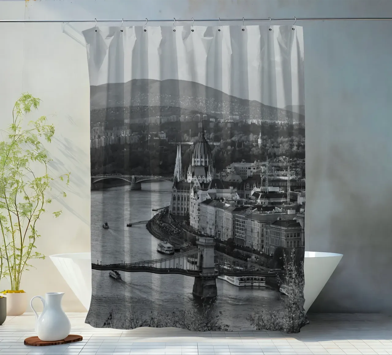 Budapest Parliament and Danube River Scene Greyscale tenda da doccia da Charnwood Prints