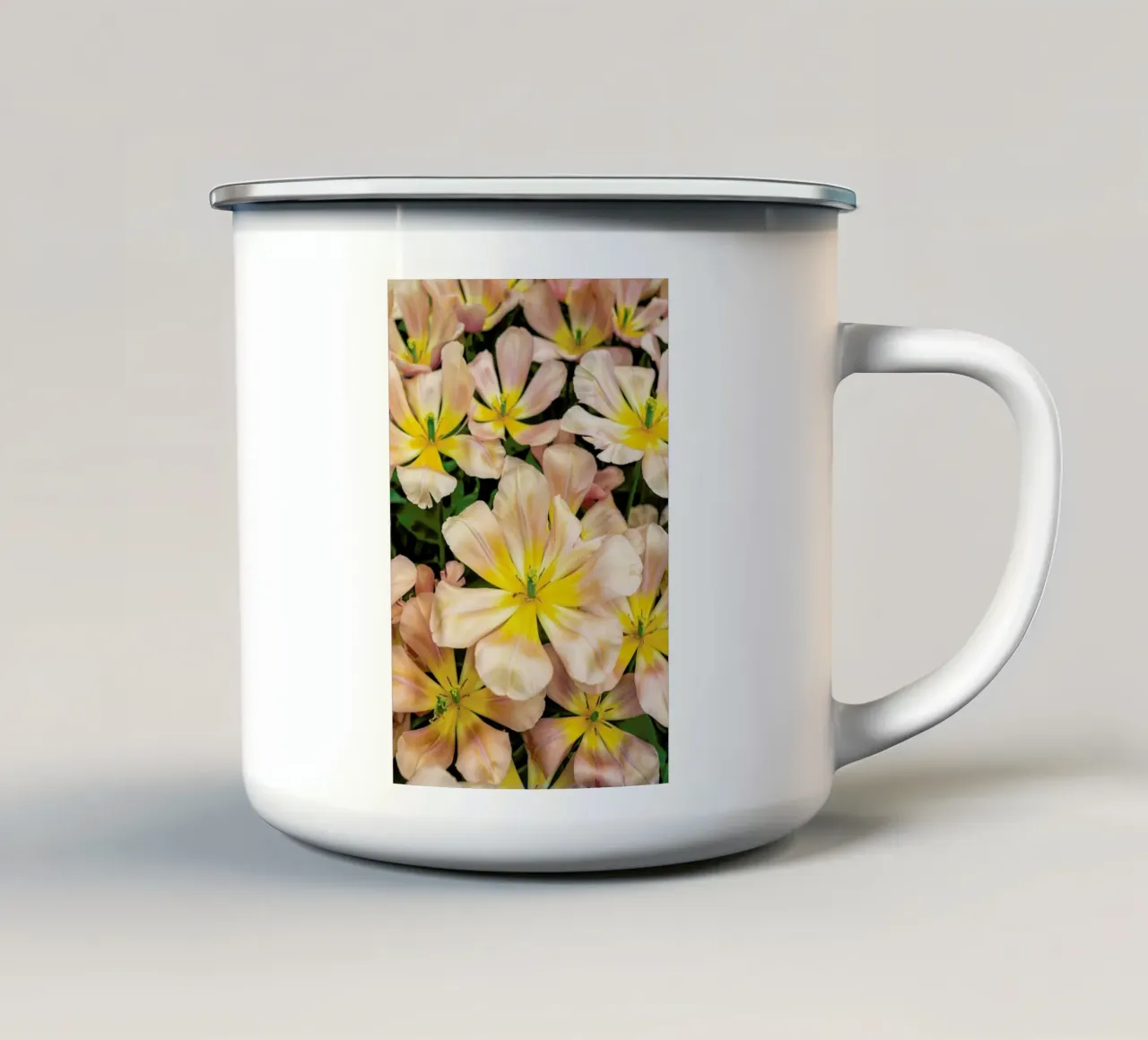 Golden Tulips tazza in smalto da Curious Collections by Marielle Leenders
