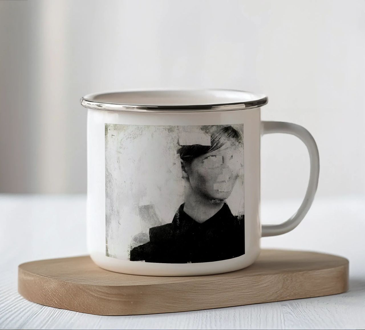 Faceless 01 tazza in smalto da Famous When Dead
