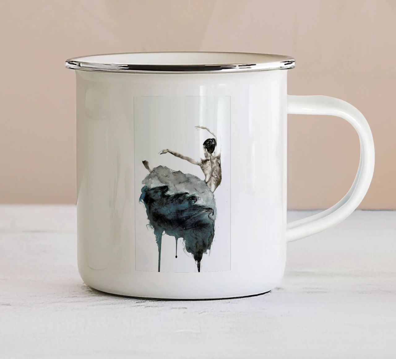 Ballerina tazza in smalto da Larissa van der Laan
