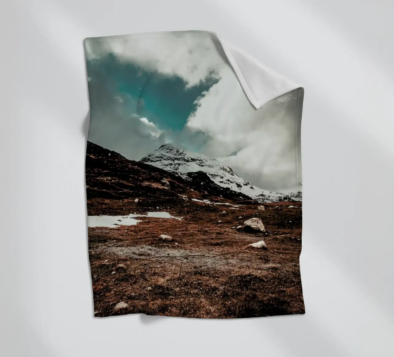 Clouding over by Pascal Brändle coperta in pile da EyeEm Mobile GmbH