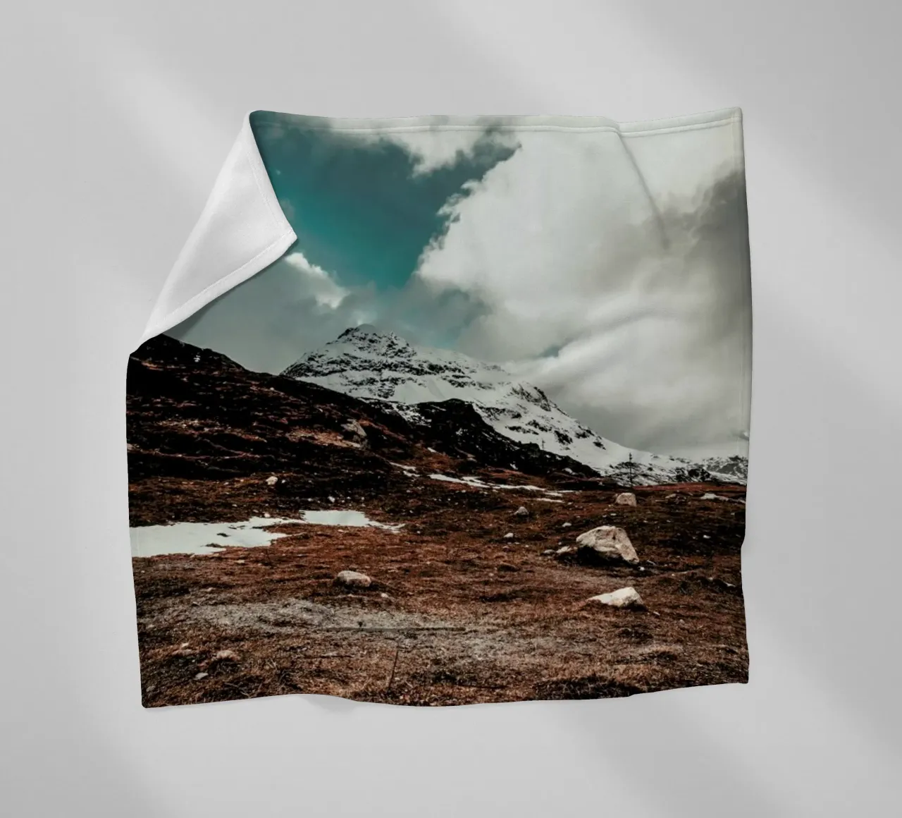 Clouding over by Pascal Brändle coperta in pile da EyeEm Mobile GmbH