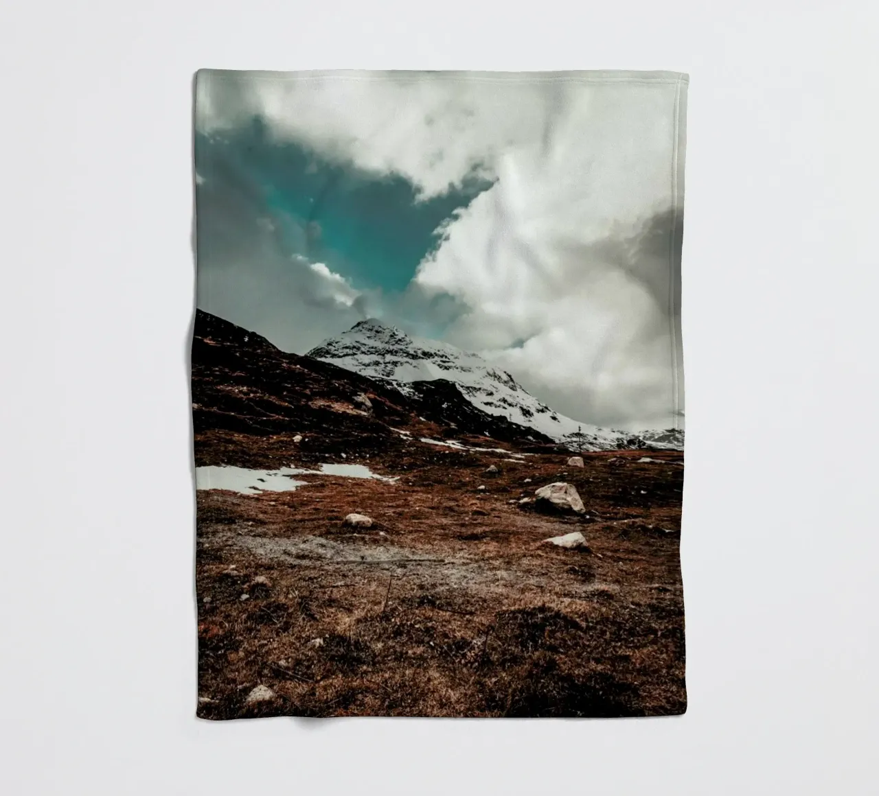 Clouding over by Pascal Brändle coperta in pile da EyeEm Mobile GmbH