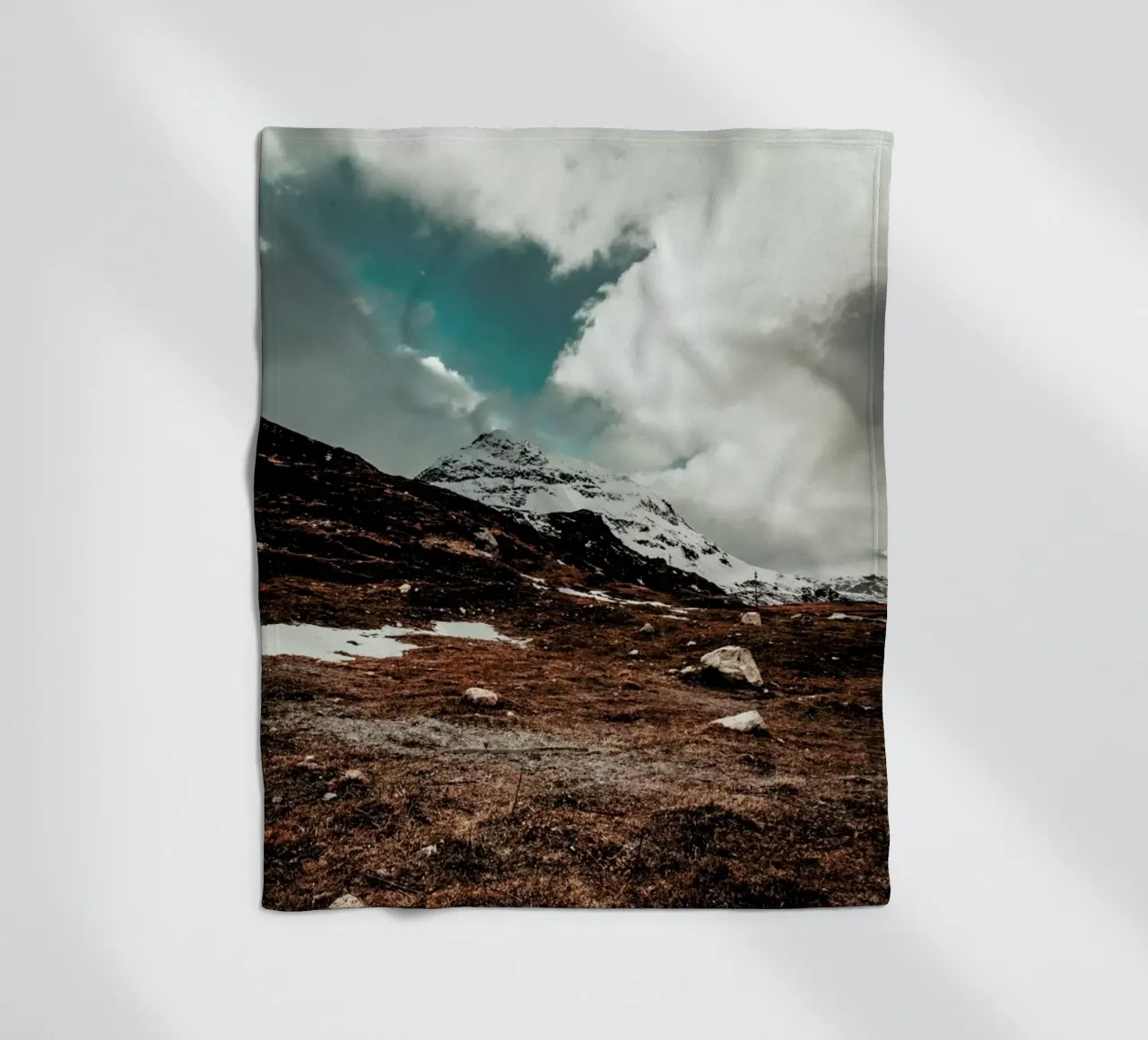 Clouding over by Pascal Brändle coperta in pile da EyeEm Mobile GmbH