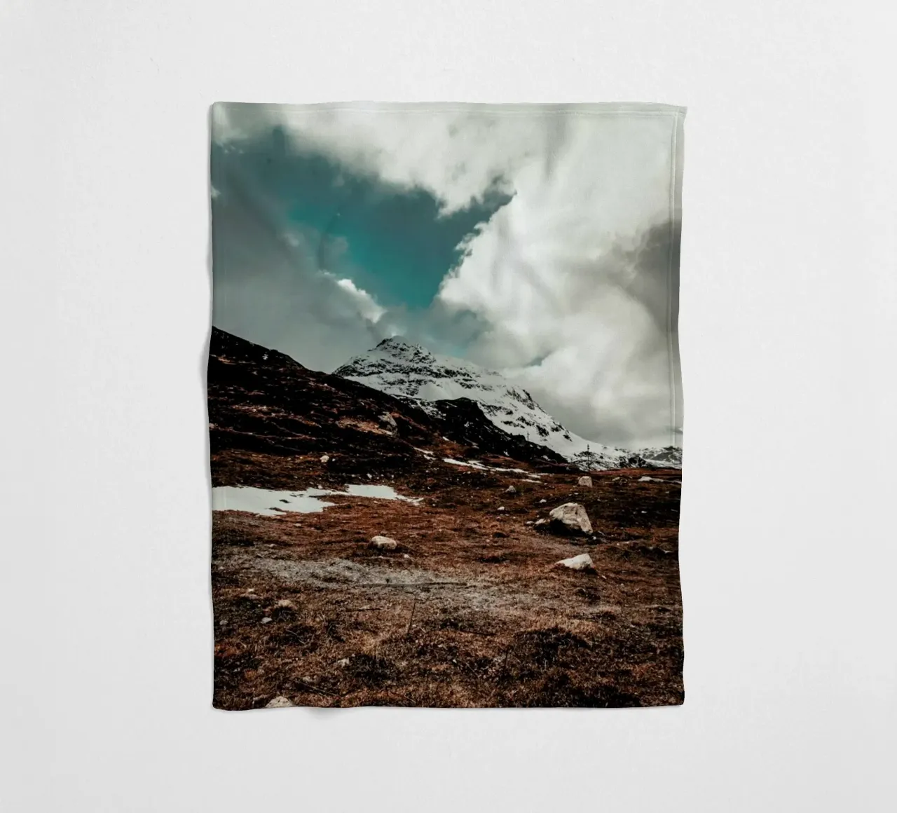 Clouding over by Pascal Brändle coperta in pile da EyeEm Mobile GmbH