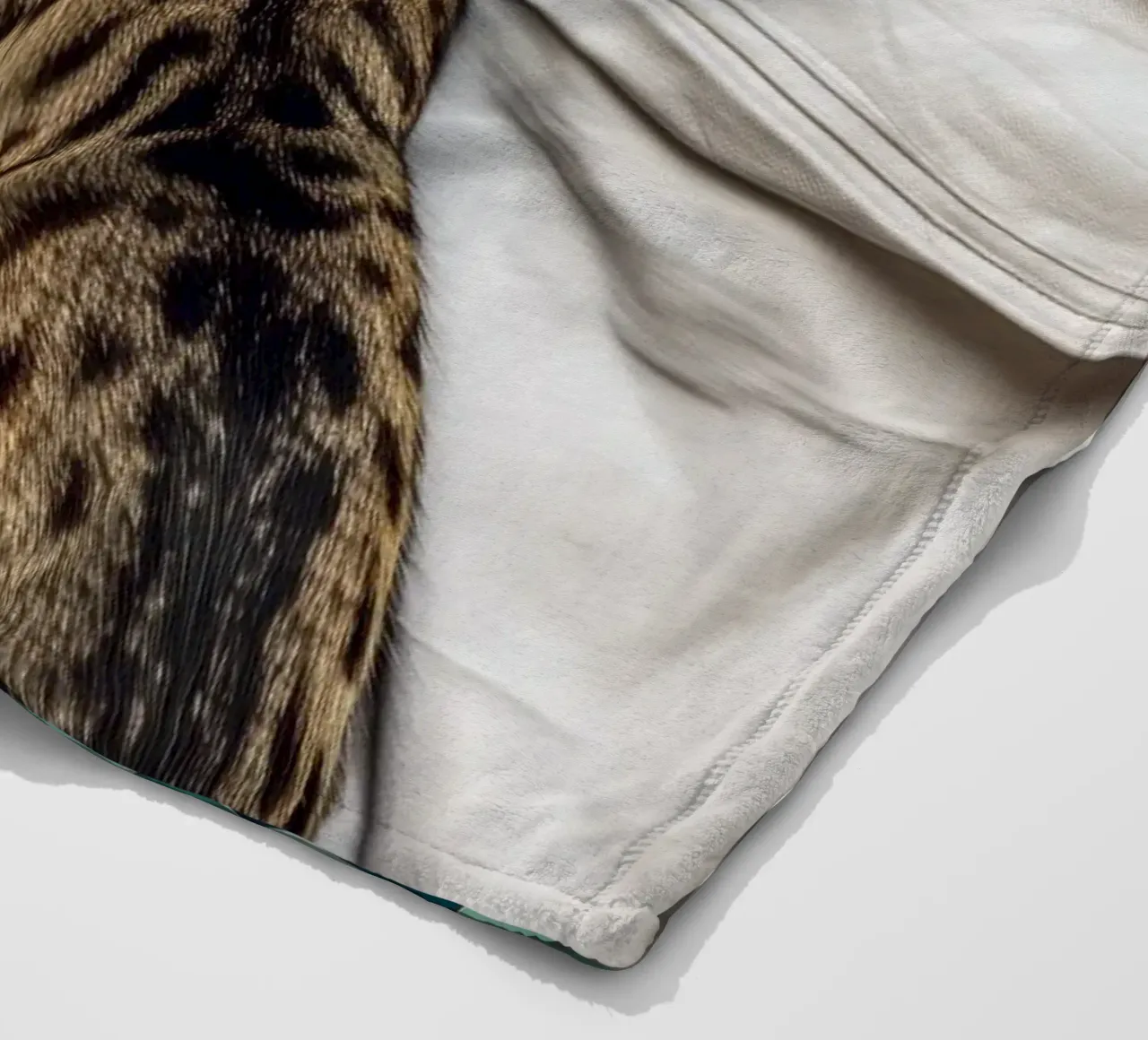 Due gatti coperta in pile da Justyna Jaszke JBJart