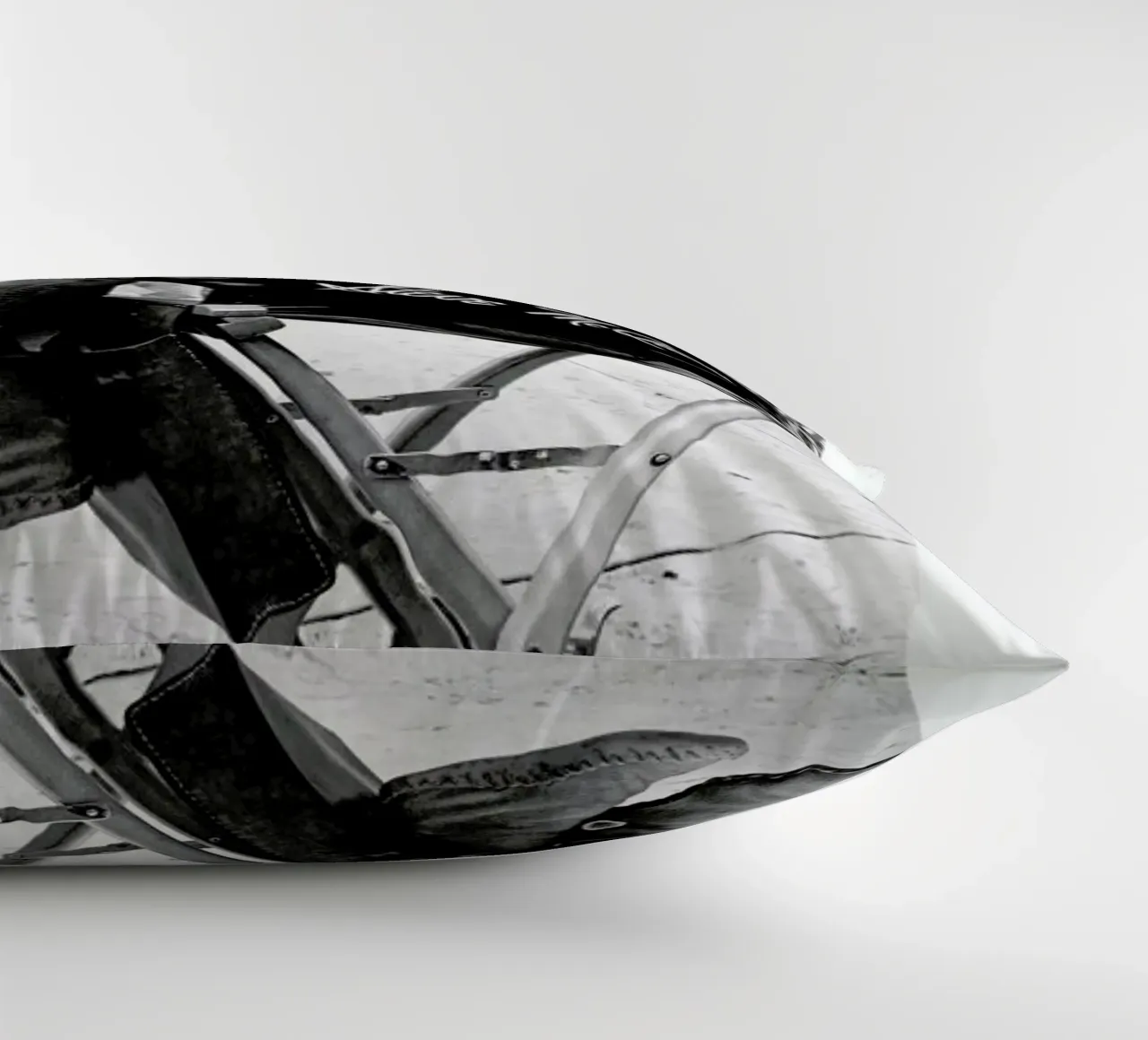 Steve McQueen taking a break, 1966 cuscino da Gallery Print and Art Limited