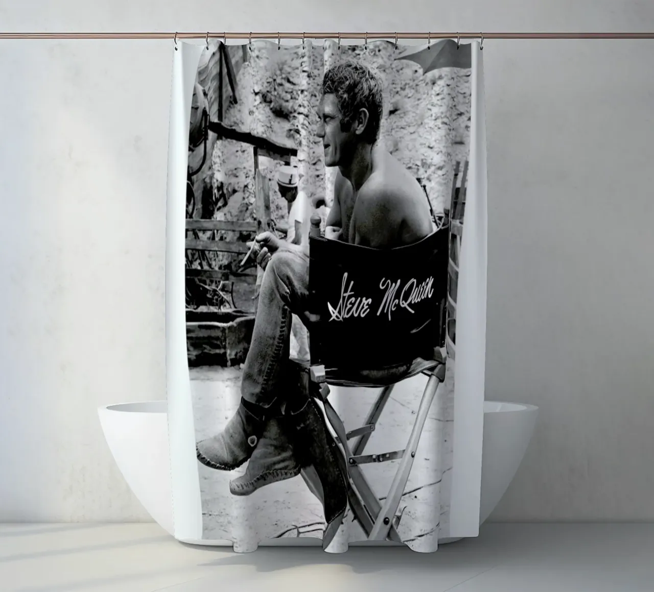 Steve McQueen taking a break, 1966 tenda da doccia da Gallery Print and Art Limited