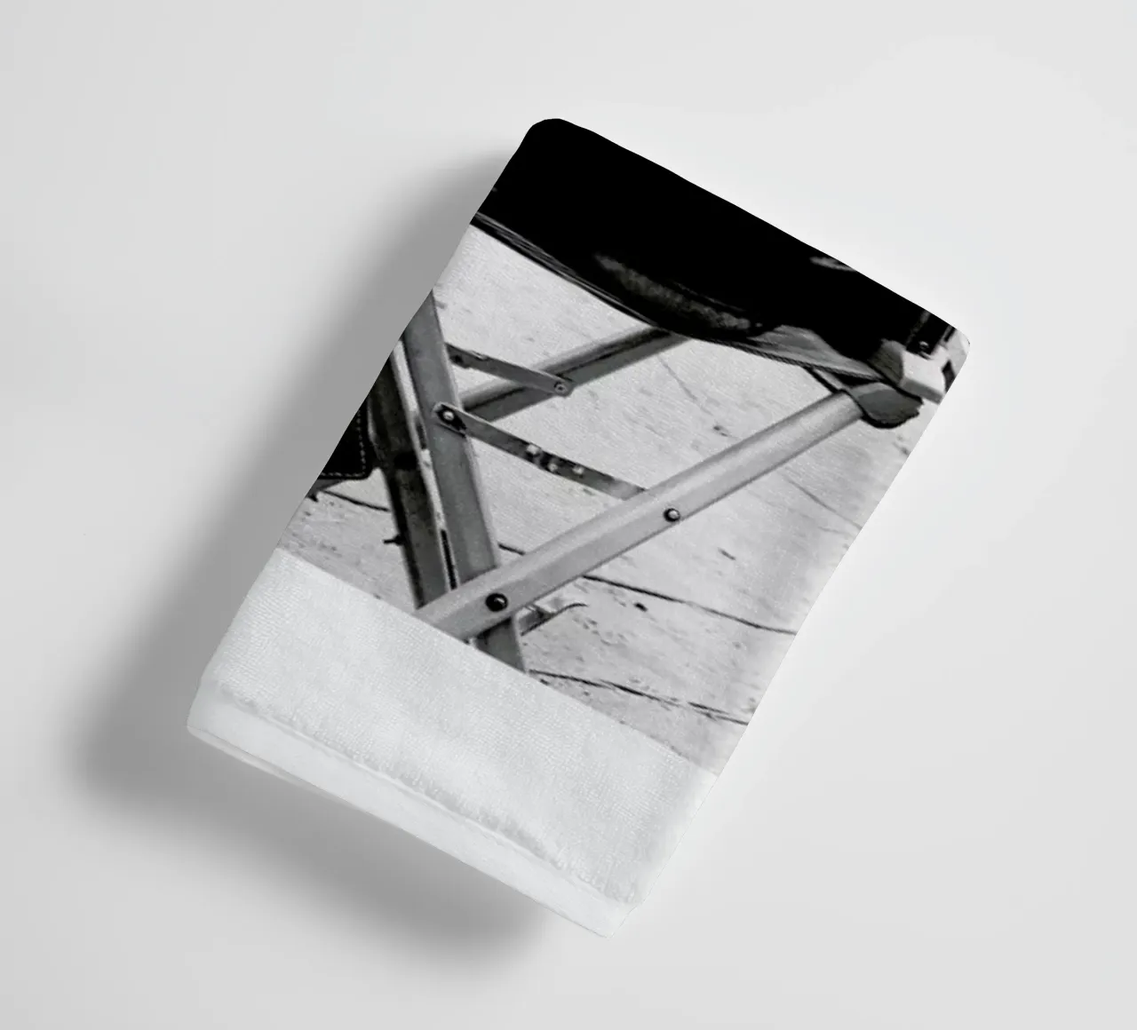 Steve McQueen taking a break, 1966 asciugamano da bagno da Gallery Print and Art Limited