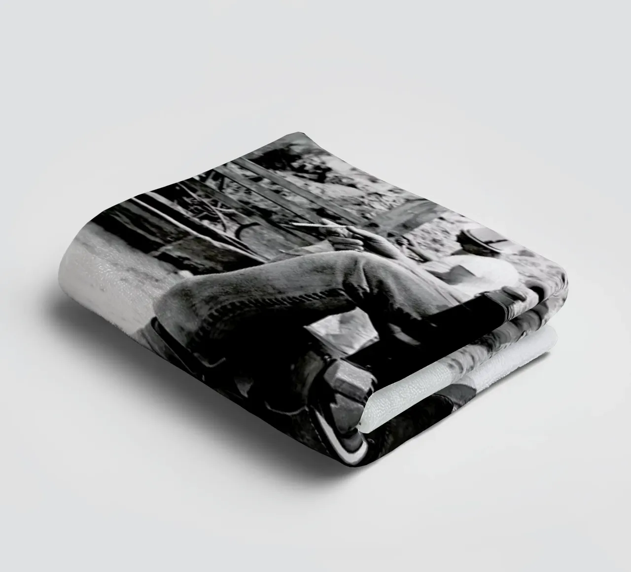 Steve McQueen taking a break, 1966 asciugamano da bagno da Gallery Print and Art Limited