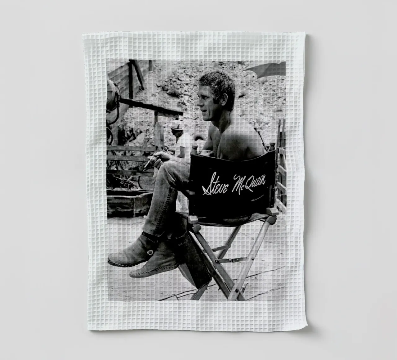 Steve McQueen taking a break, 1966 canovaccio da cucina da Gallery Print and Art Limited