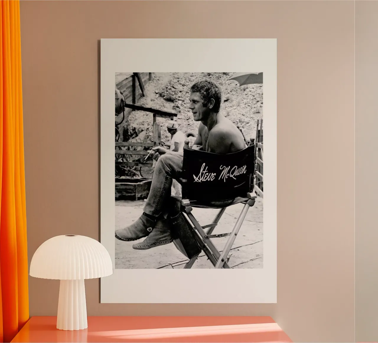 Steve McQueen taking a break, 1966 alluminio dibond da Gallery Print and Art Limited