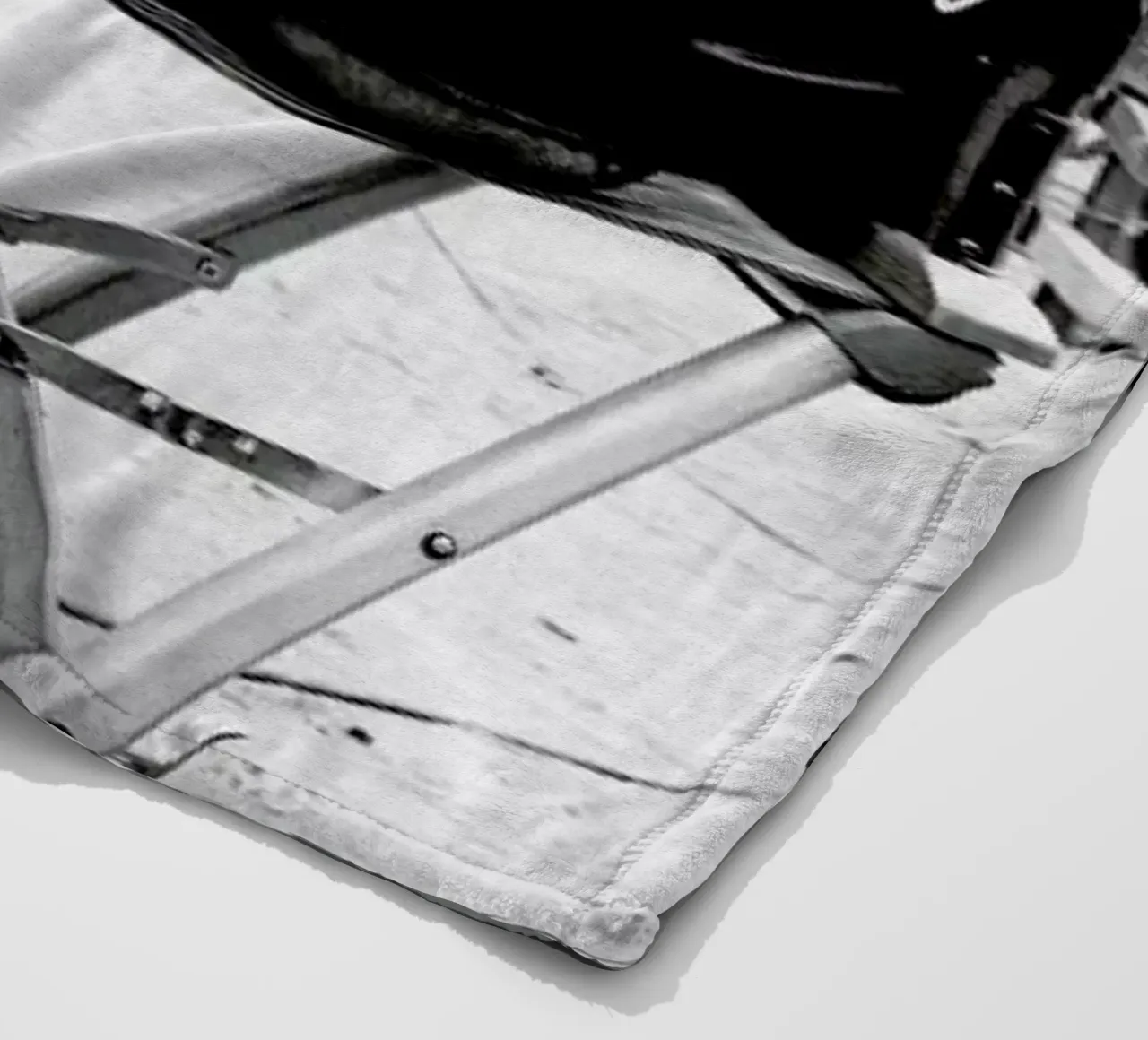 Steve McQueen taking a break, 1966 coperta in pile da Gallery Print and Art Limited