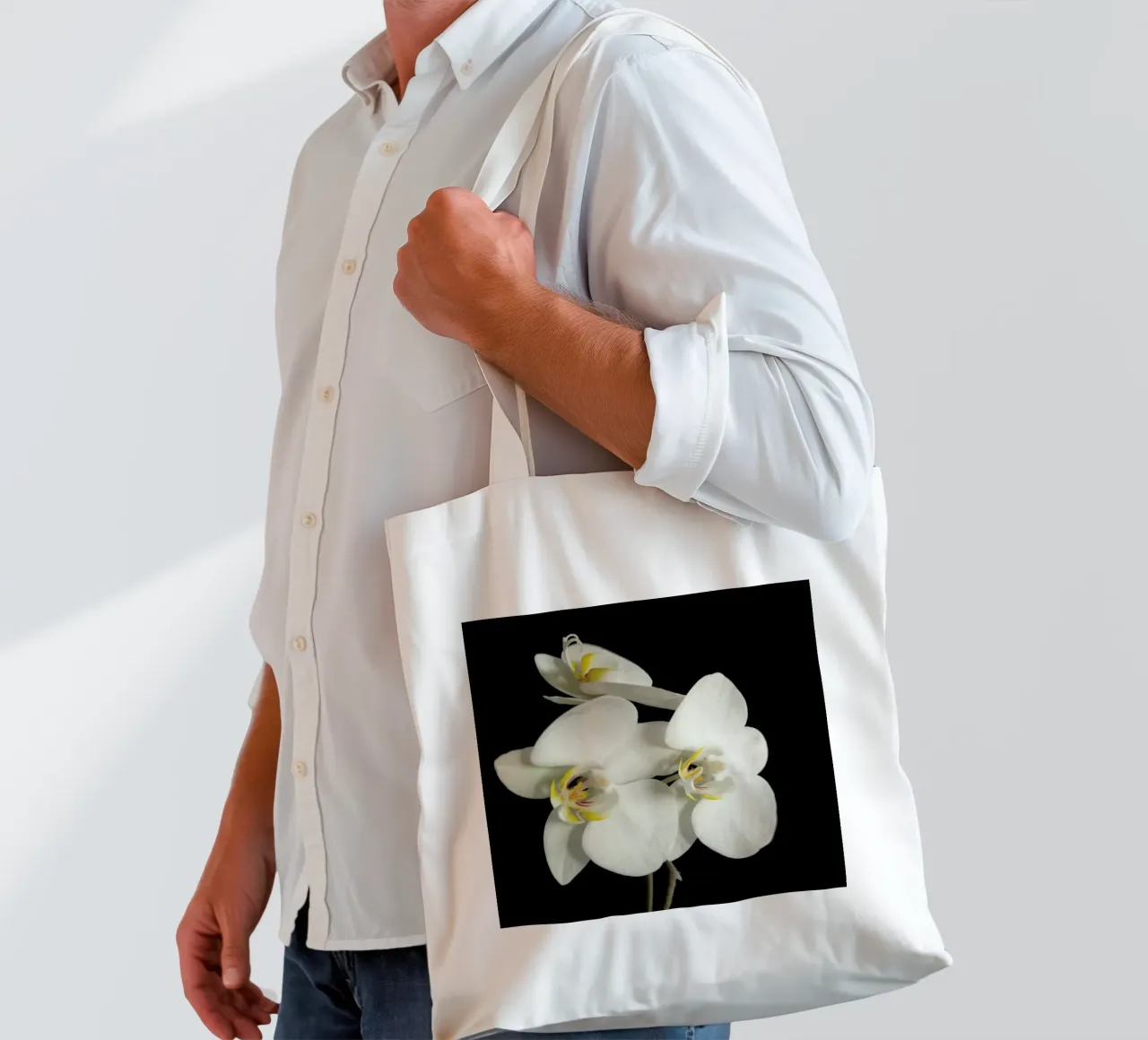 Orchidea bianca e nera II borsa in juta da Cassia Beck Photography