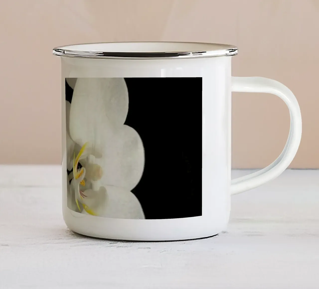 Orchidea bianca e nera II tazza in smalto da Cassia Beck Photography
