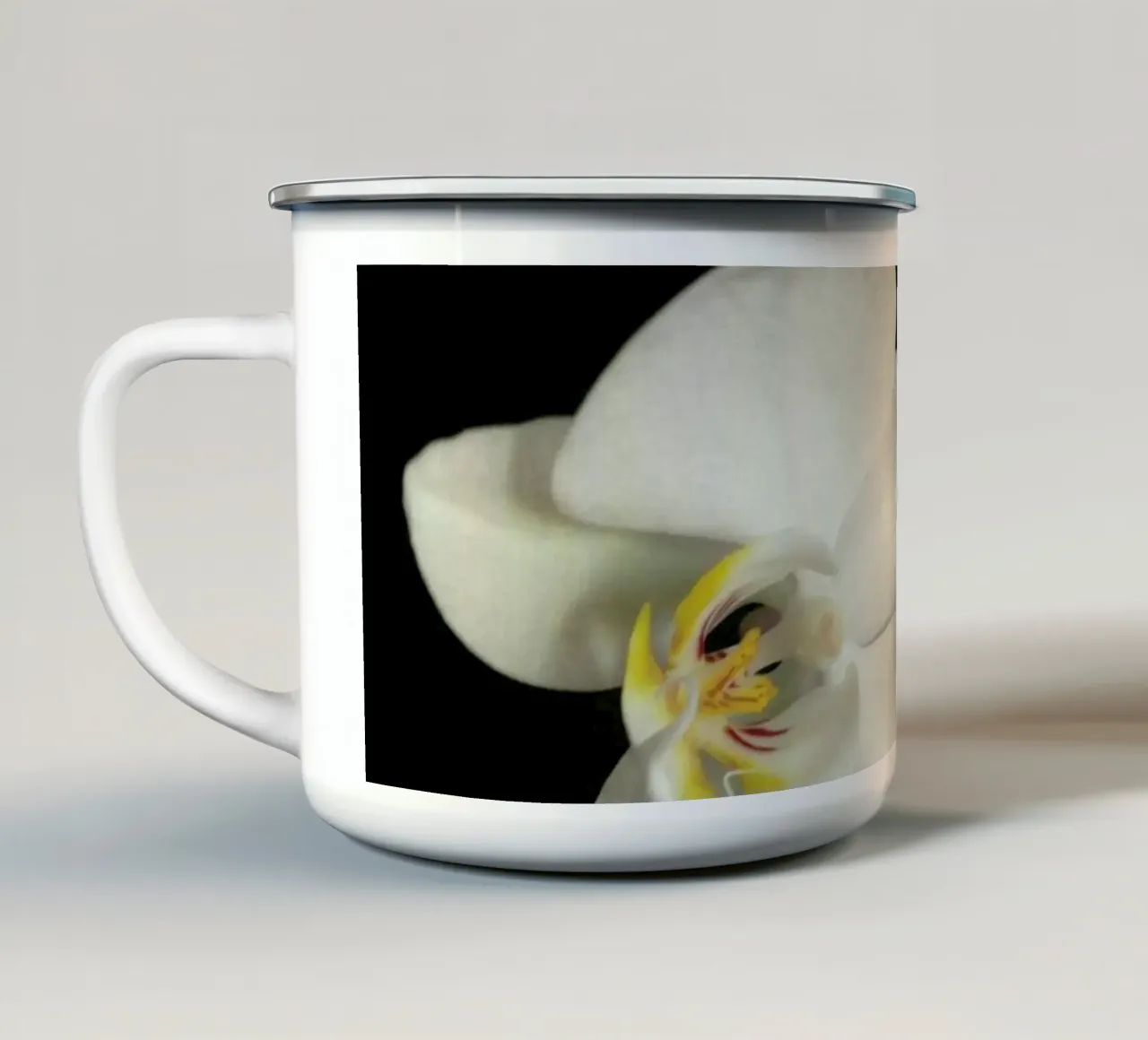 Orchidea bianca e nera II tazza in smalto da Cassia Beck Photography