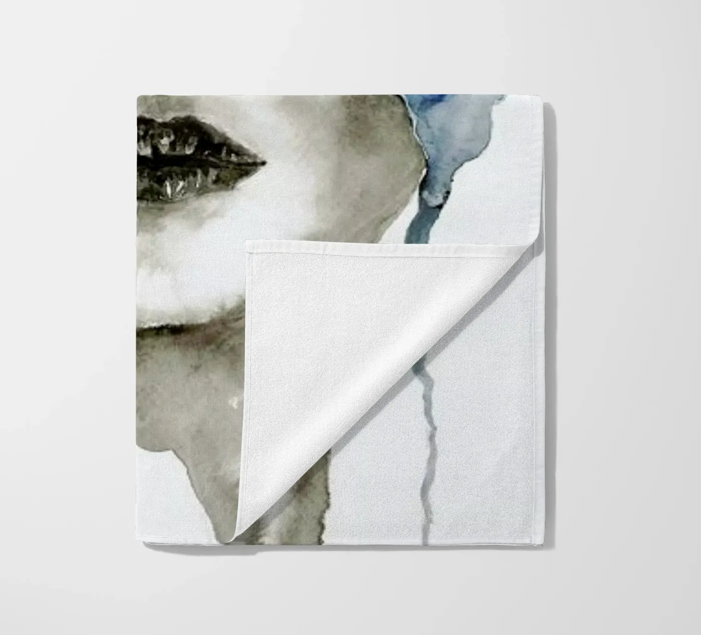 Hidden beach towel by Larissa van der Laan