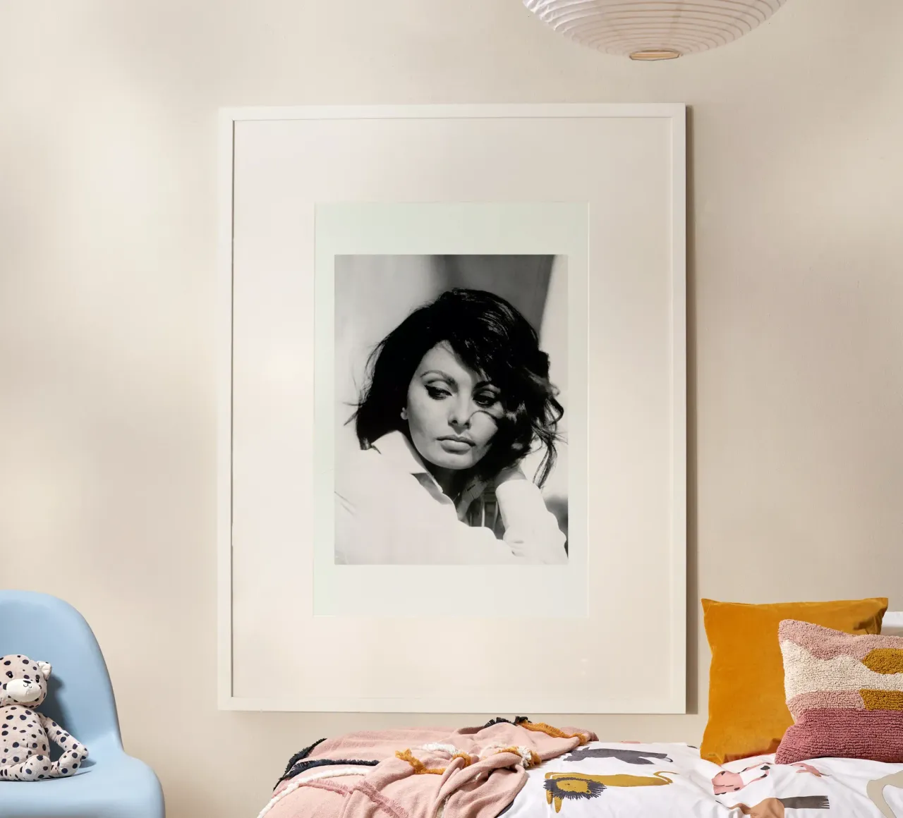 Sofia Loren, 1969 poster con telaio in plastica da Gallery Print and Art Limited