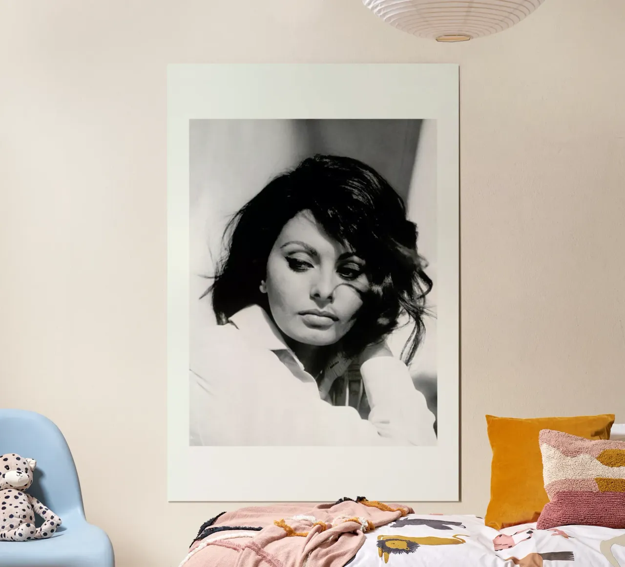 Sofia Loren, 1969 poster con telaio in plastica da Gallery Print and Art Limited