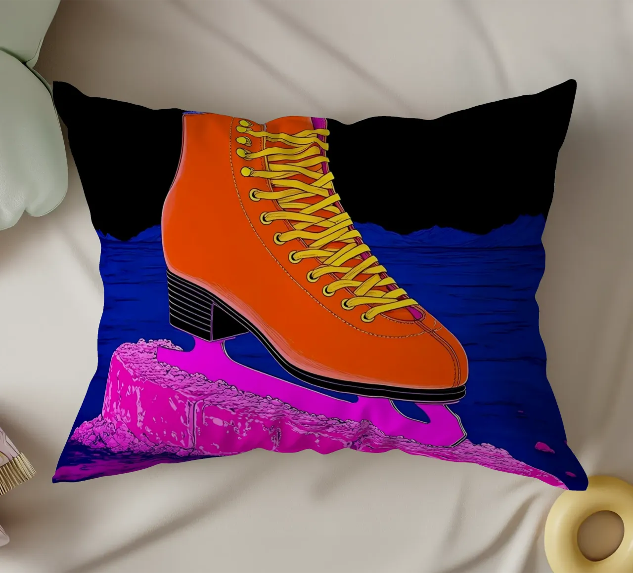 Scarponi da sci sul ghiaccio - Pop Art cuscino da ColorCrash Gallery