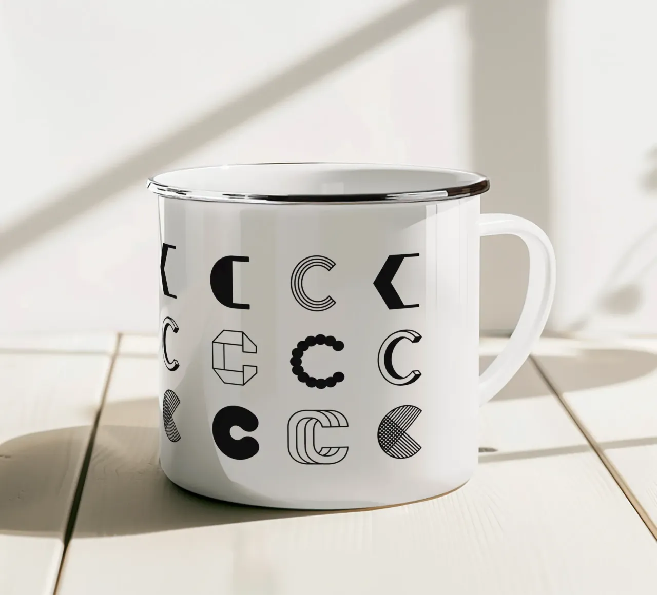 Letter C tazza in smalto da Lidia Blomgren