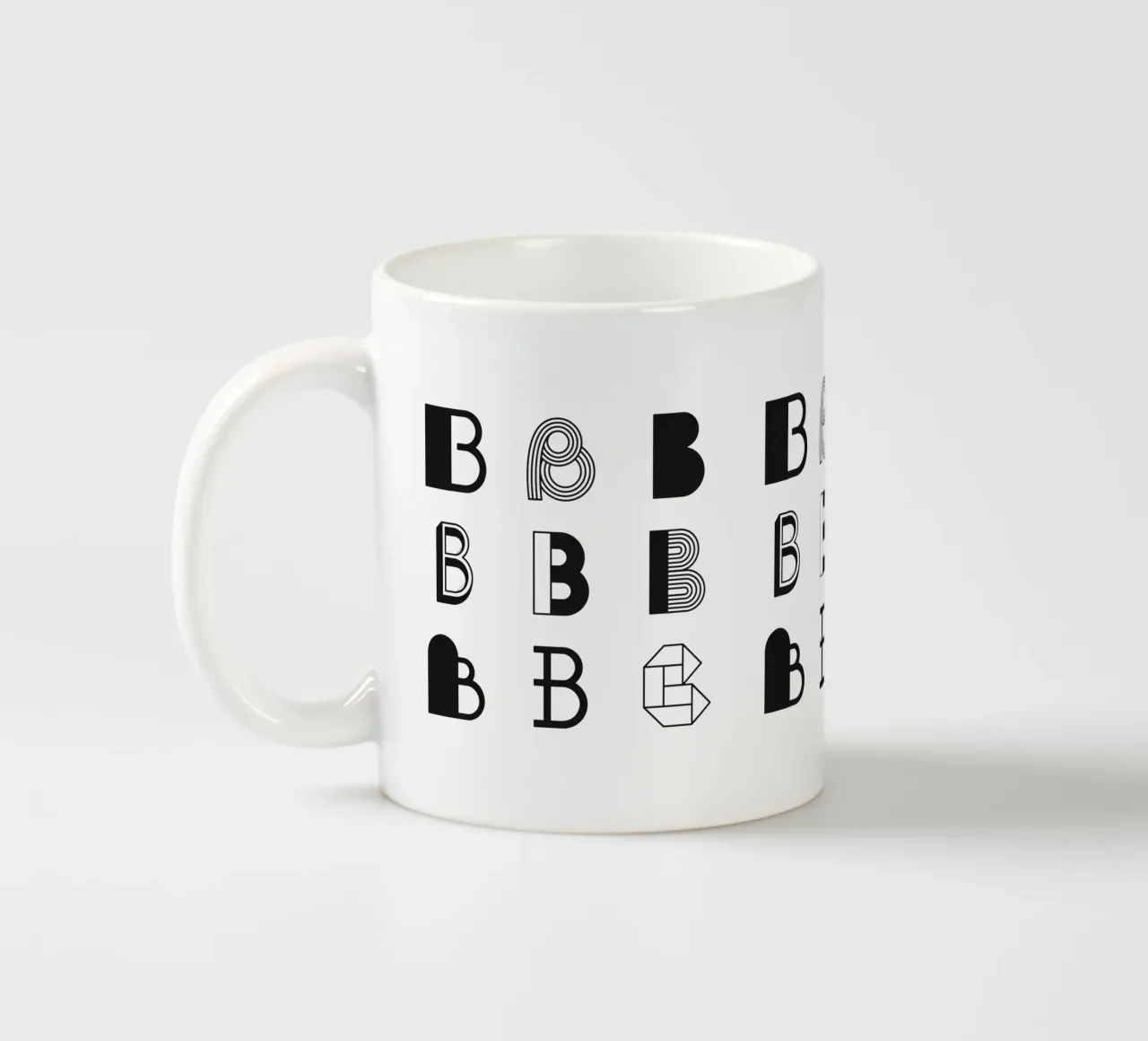 Letter B tazza in ceramica da Lidia Blomgren