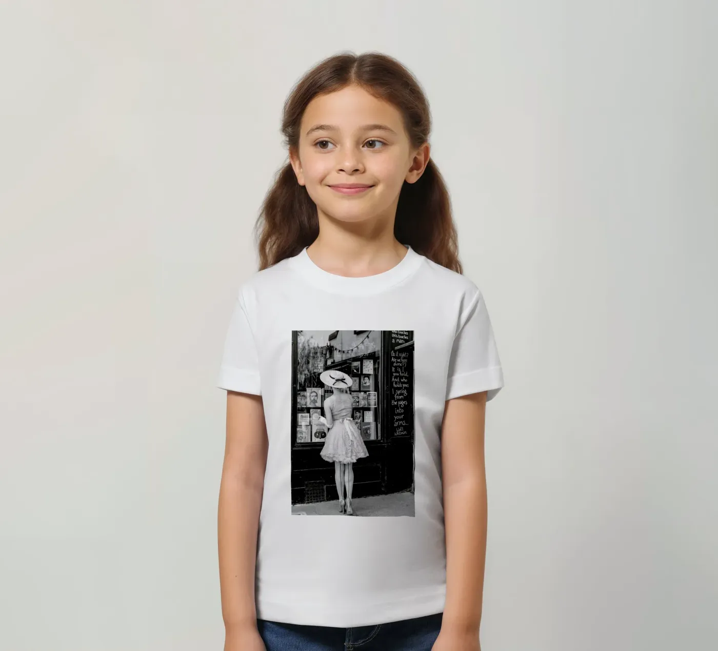 Window Shopping t-shirt bambini da Magdalena Martin Photography