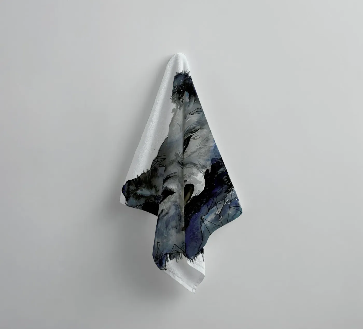 Nightwolf badhanddoek van Larissa van der Laan