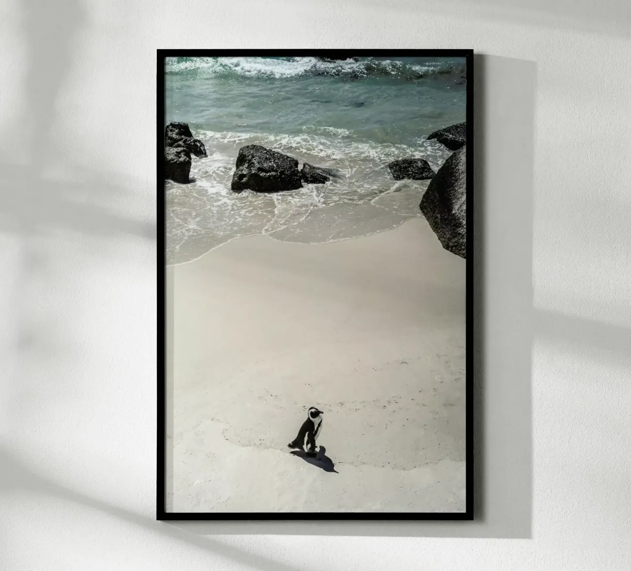 Solo Penguin poster con telaio in plastica da Shot By Clint