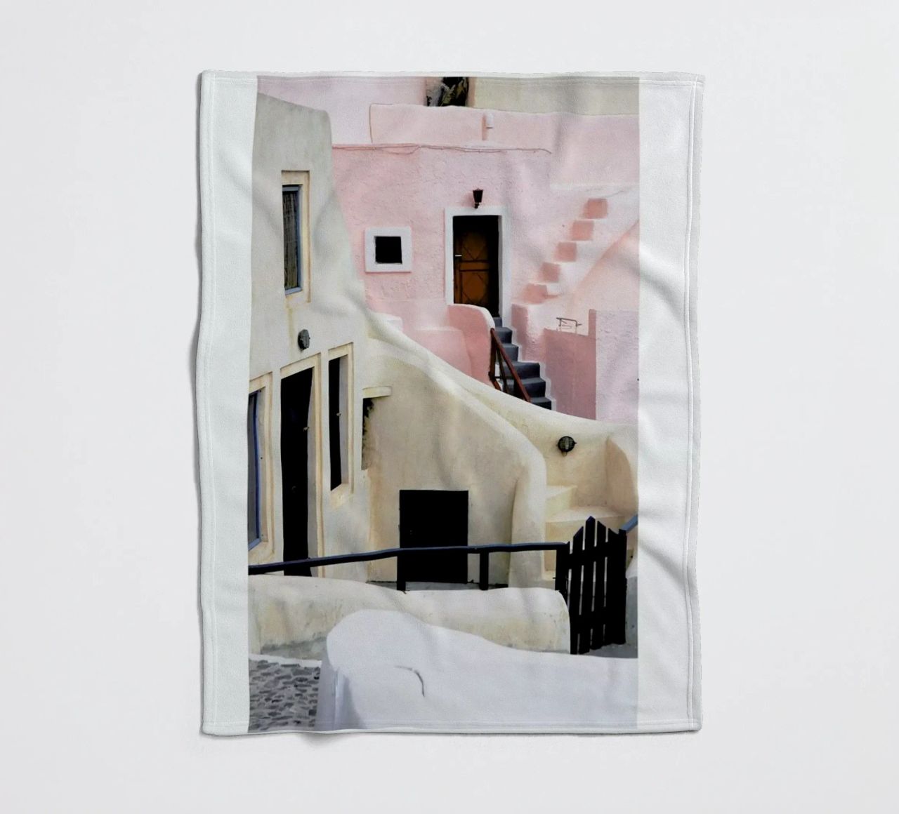 Santorini coperta in pile da METROPOLIS