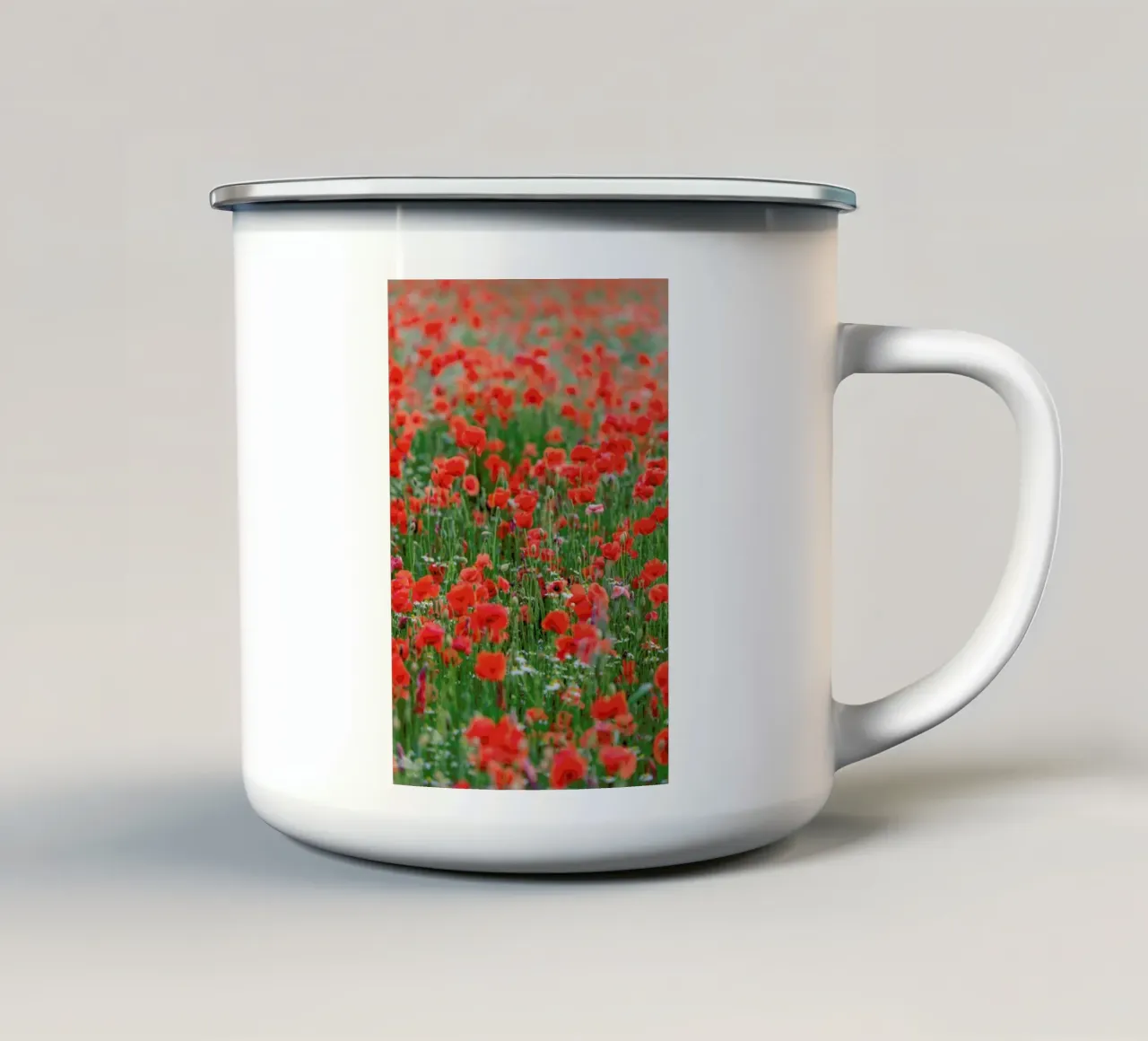 Poppy Field tazza in smalto da Curious Collections by Marielle Leenders