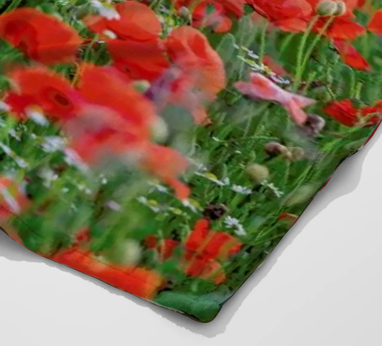 Poppy Field coperta in pile da Curious Collections by Marielle Leenders