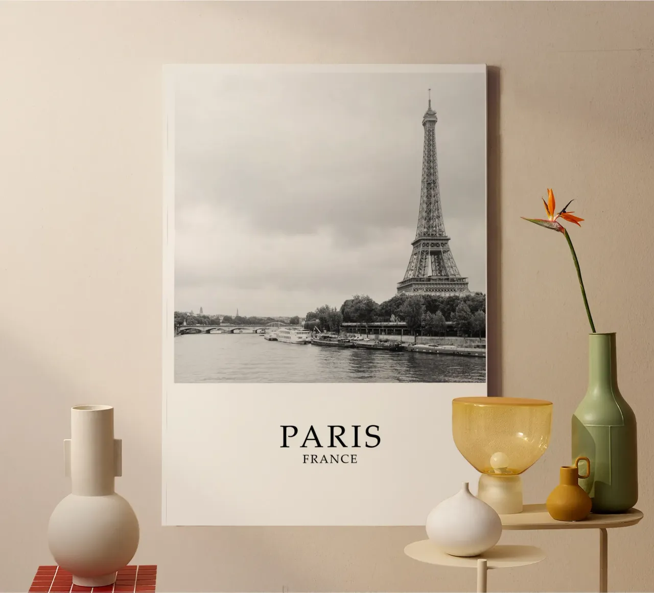 Eiffel Tower River Seine Paris France Scene Greyscale tela con Cornice a cassetta da Charnwood Prints
