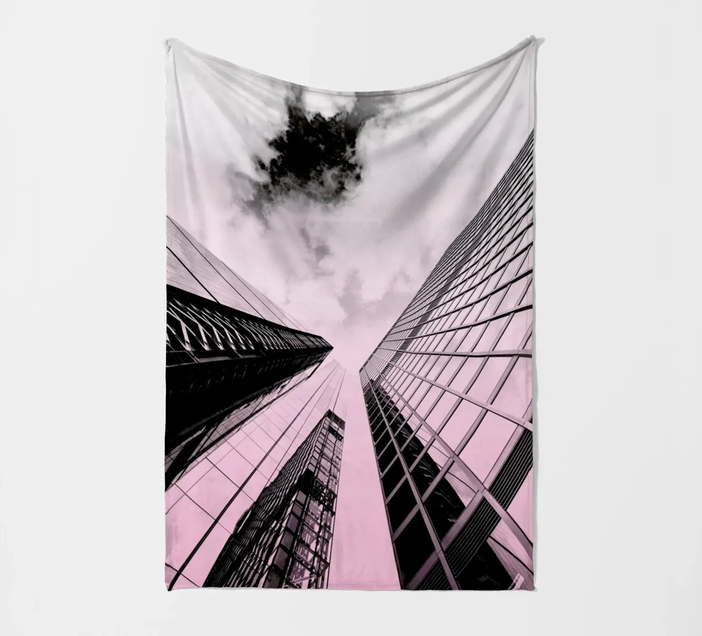 Skyscraper Fleecedecke von Nordic Creators