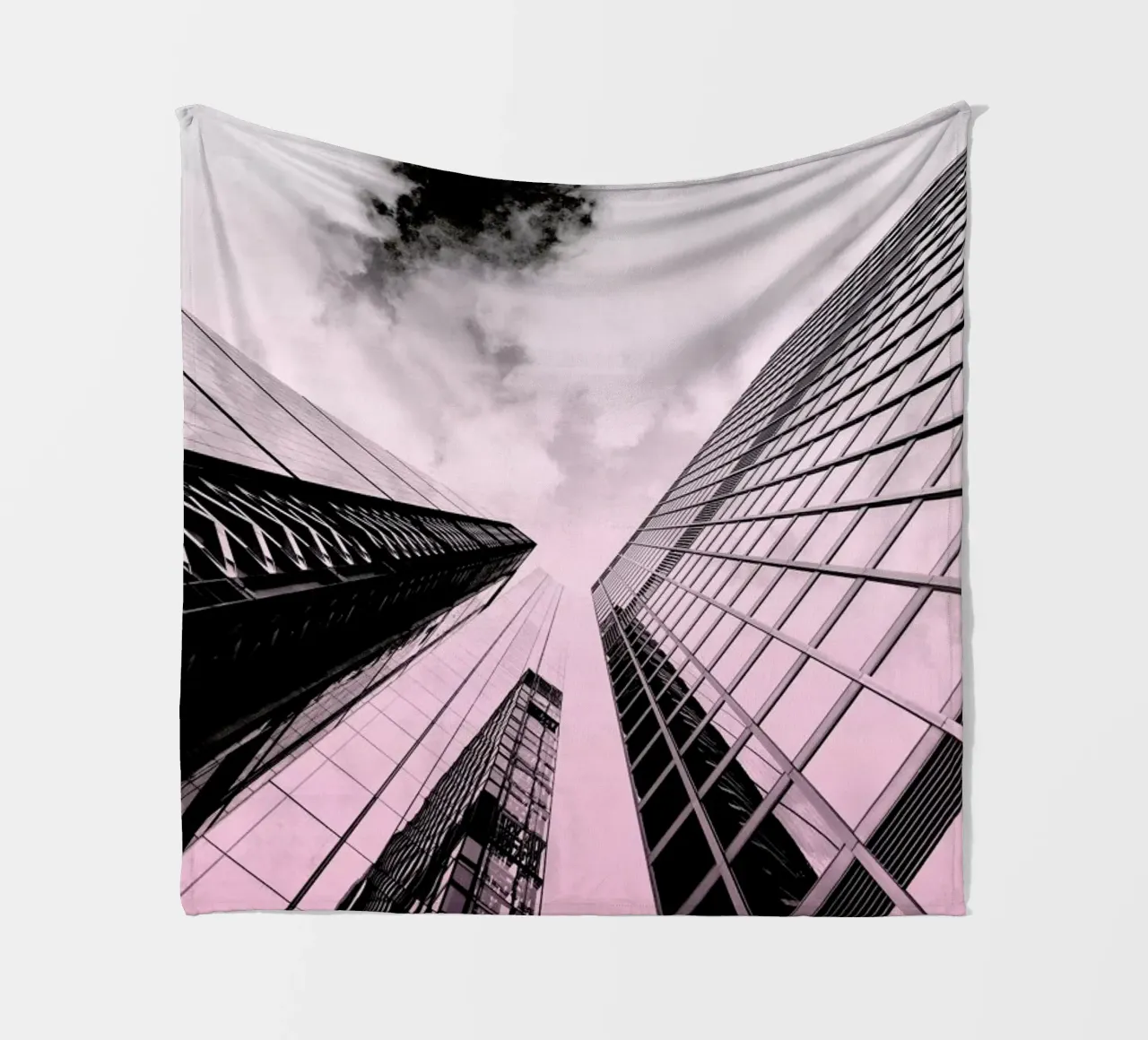 Skyscraper Fleecedecke von Nordic Creators