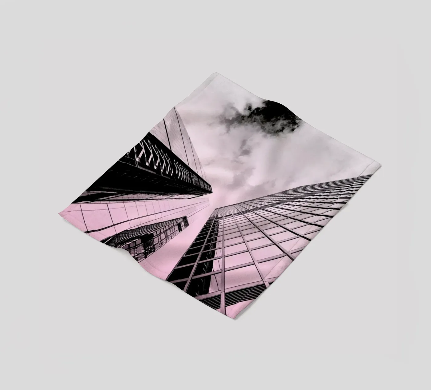 Skyscraper Fleecedecke von Nordic Creators