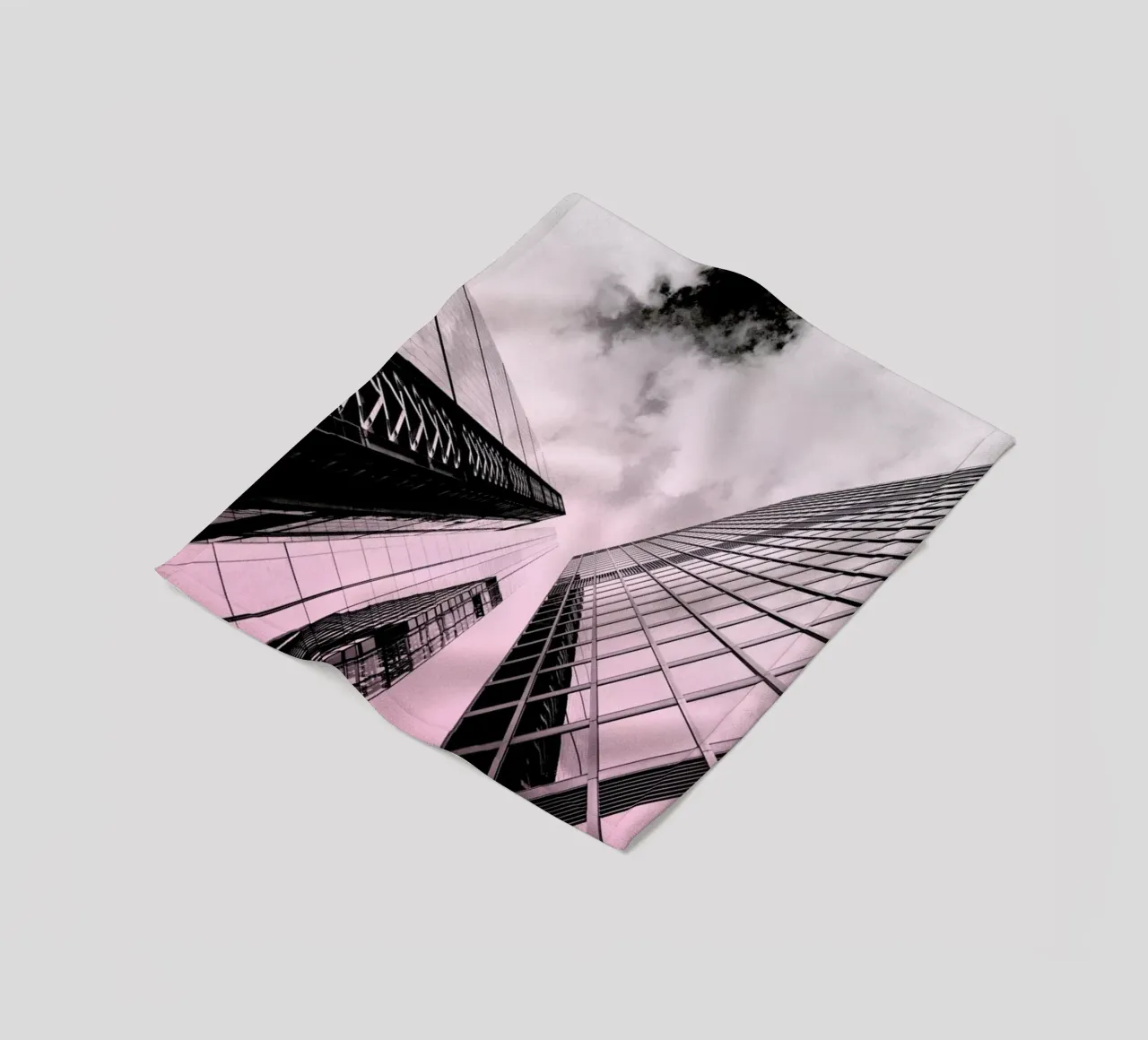 Skyscraper Fleecedecke von Nordic Creators