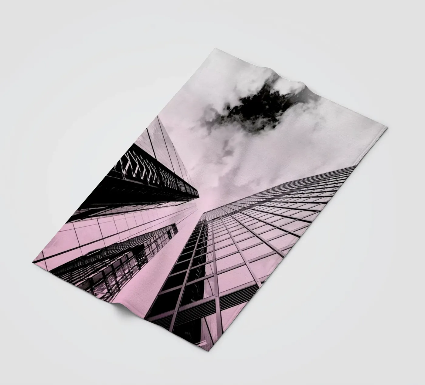 Skyscraper Fleecedecke von Nordic Creators