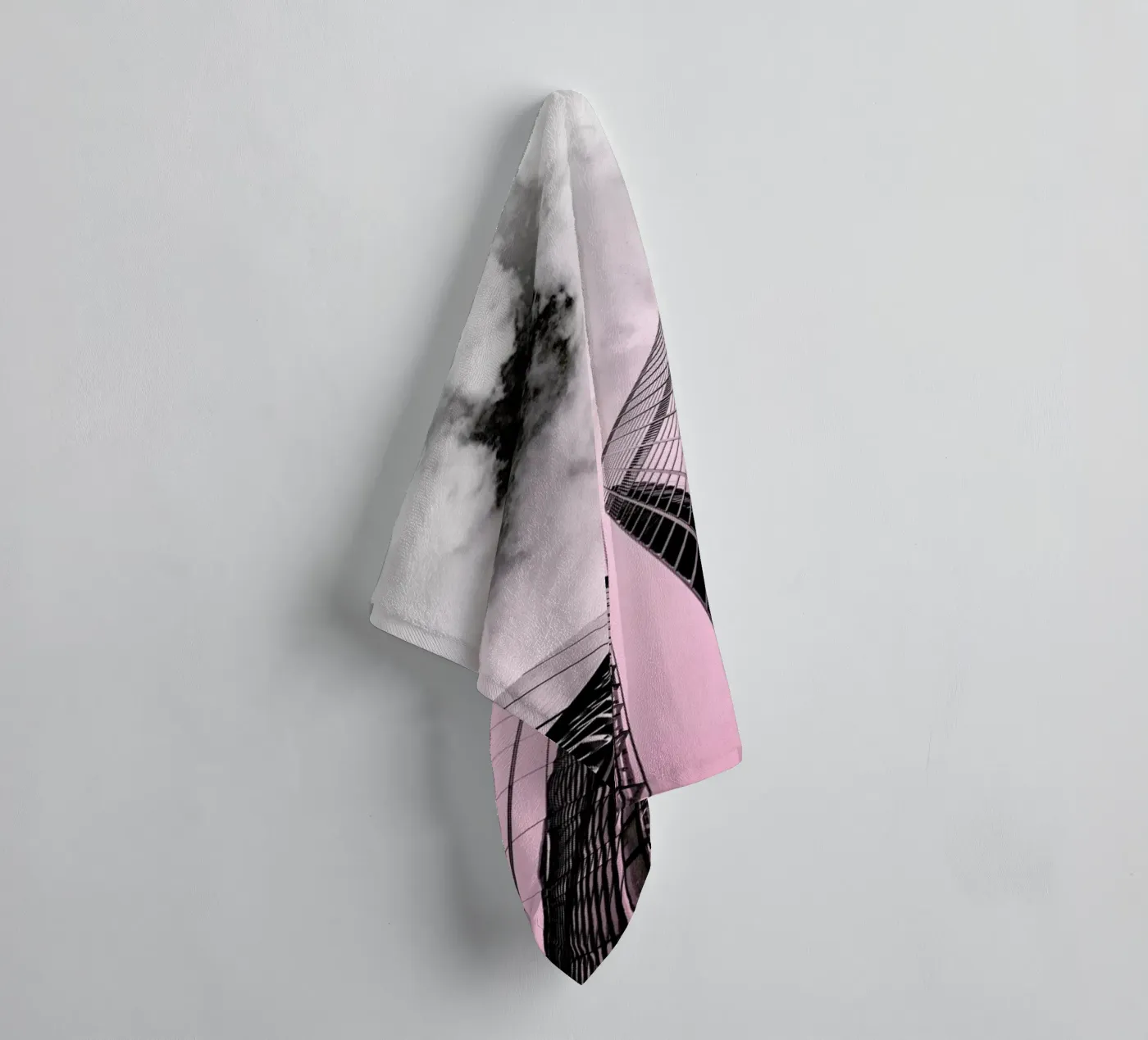 Skyscraper badhanddoek van Nordic Creators