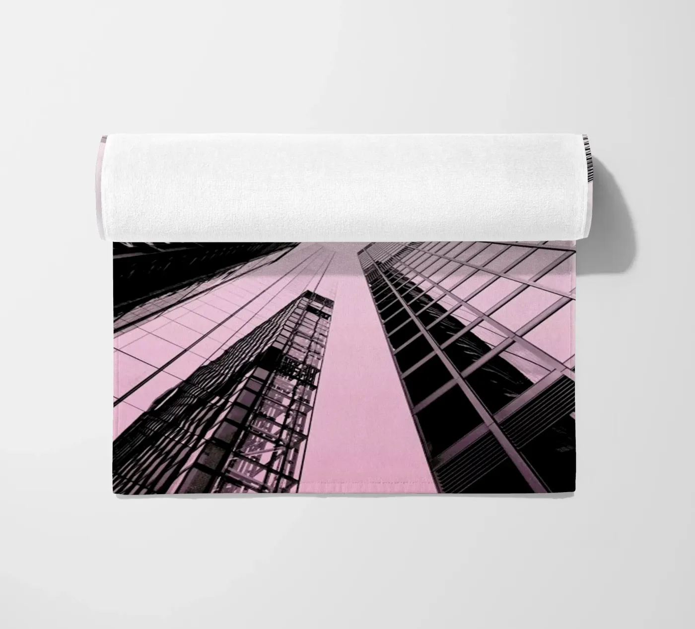 Skyscraper strandhanddoek van Nordic Creators