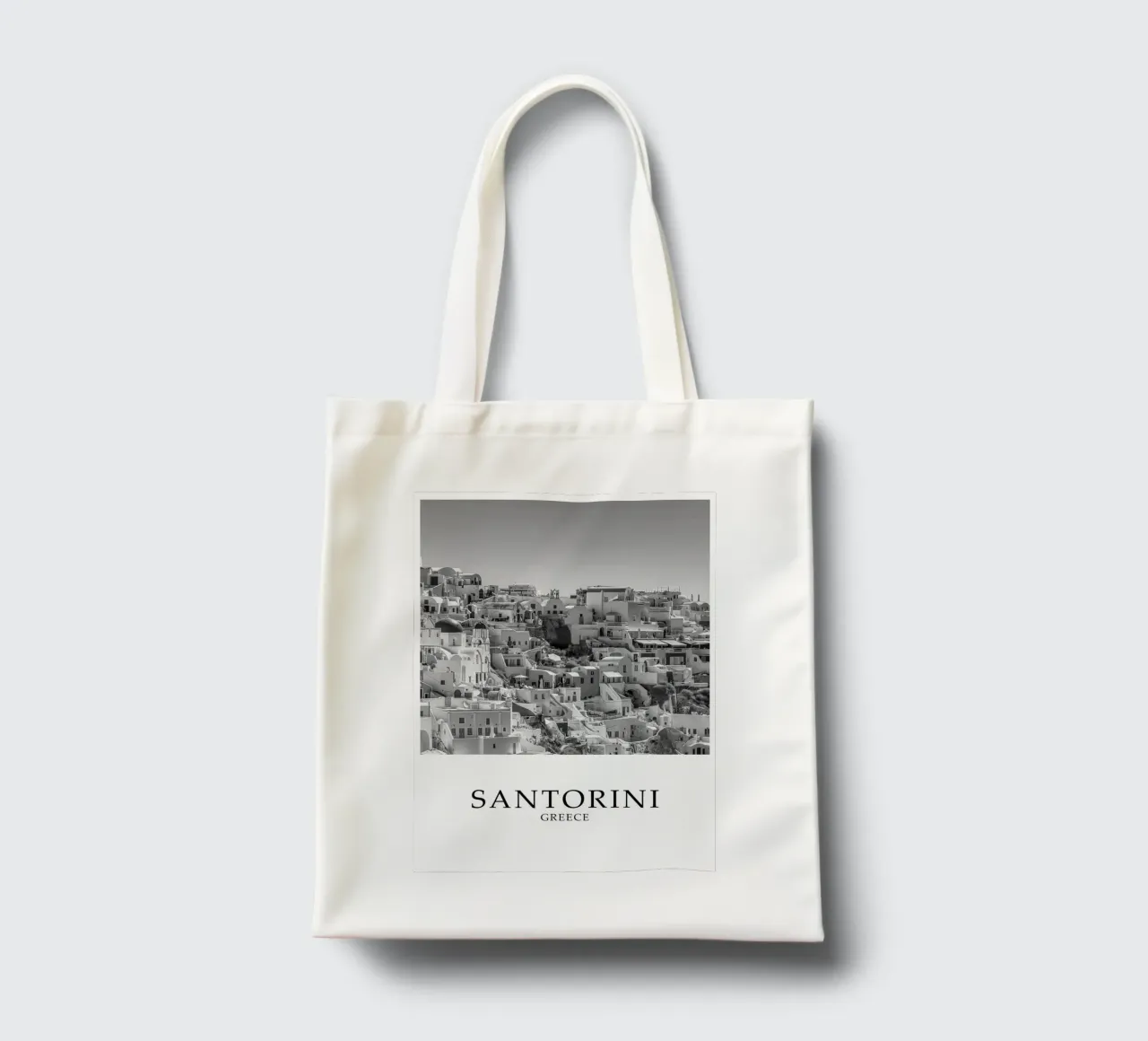 Santorini Greece Architecture Scene Greyscale borsa in juta da Charnwood Prints