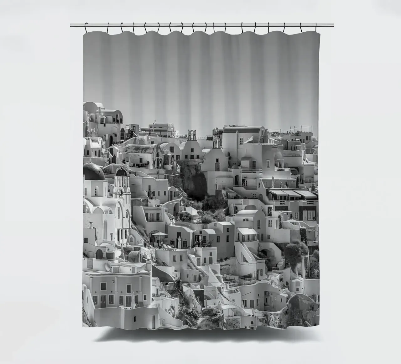 Santorini Greece Architecture Scene Greyscale tenda da doccia da Charnwood Prints