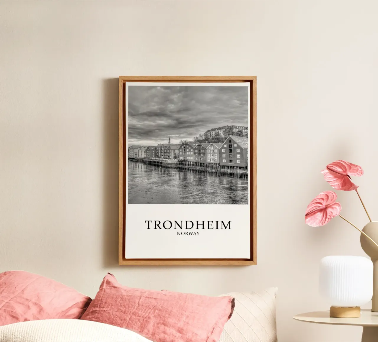 Trondheim Norway Architecture Scene Greyscale tela con Cornice a cassetta da Charnwood Prints