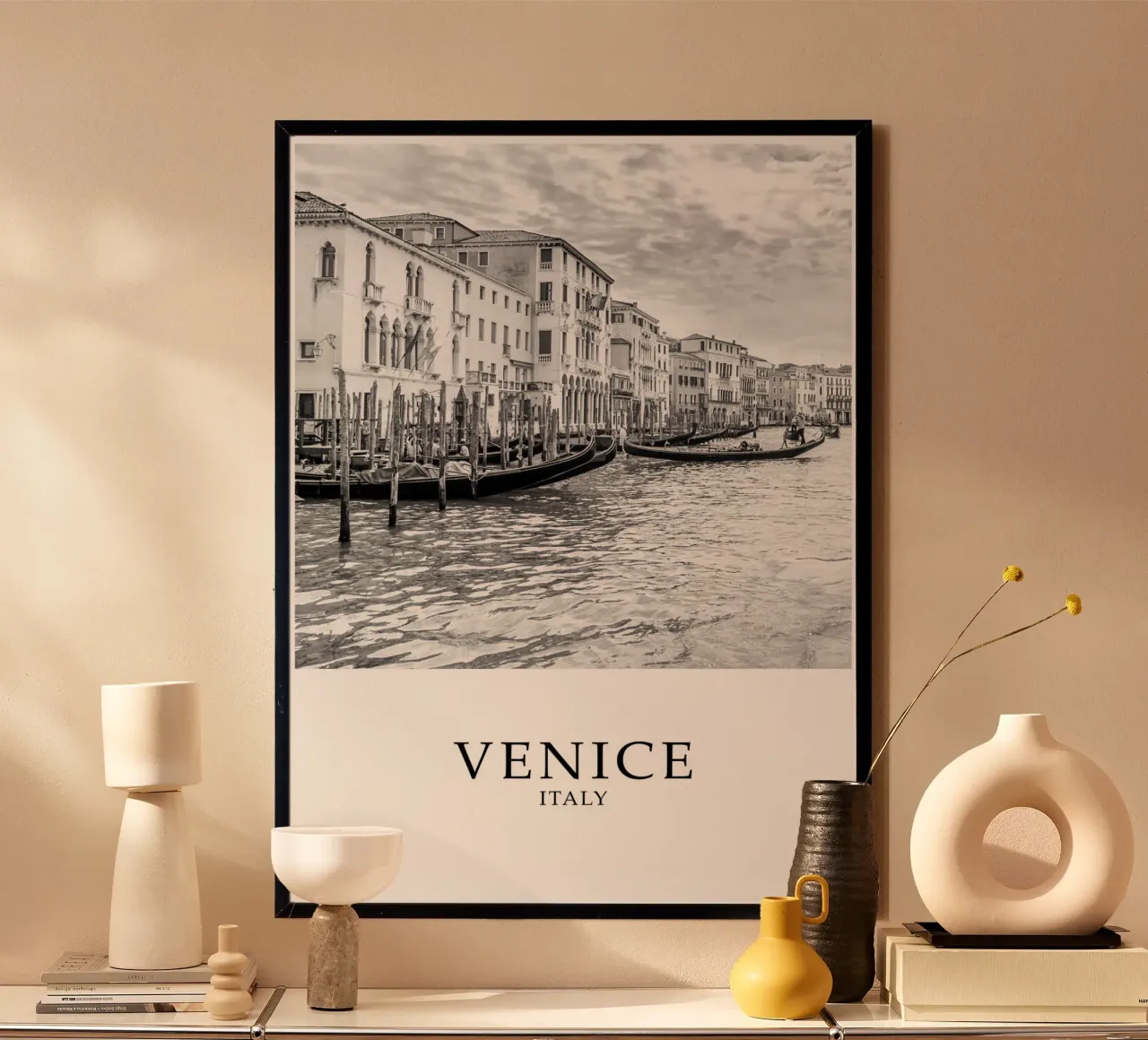 Venice Italy Canal and Gondola Scene Greyscale carta hahnemühle da Charnwood Prints
