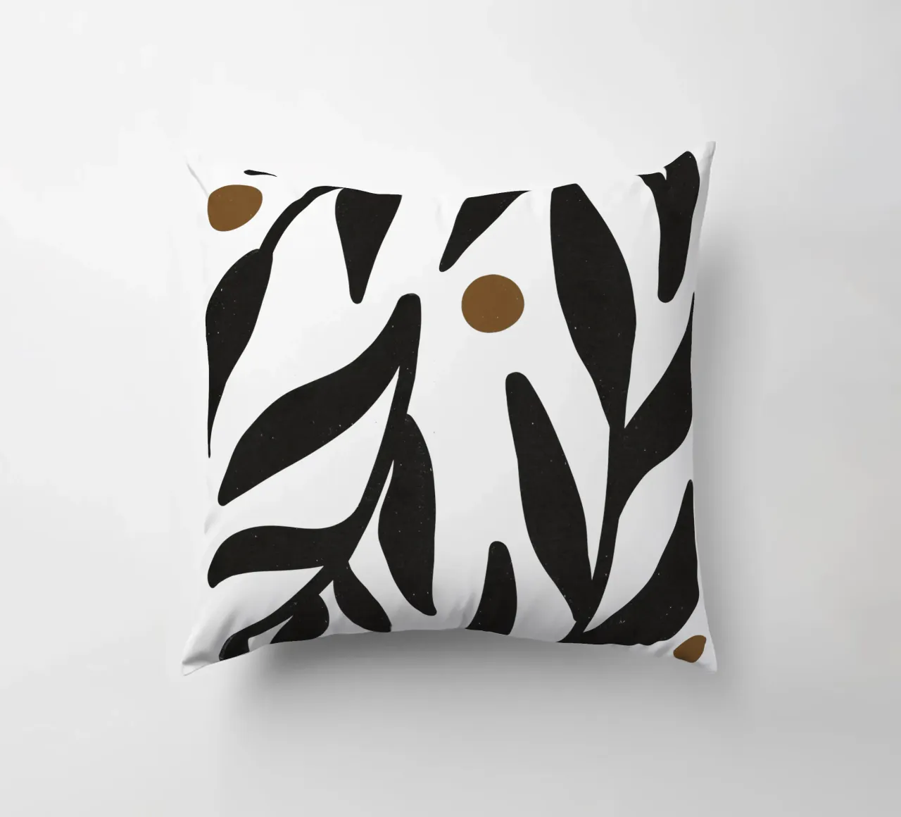 Minimalista astratto fiore Boho Mid Century modello nero cuscino da This Wild Soul - Illustration