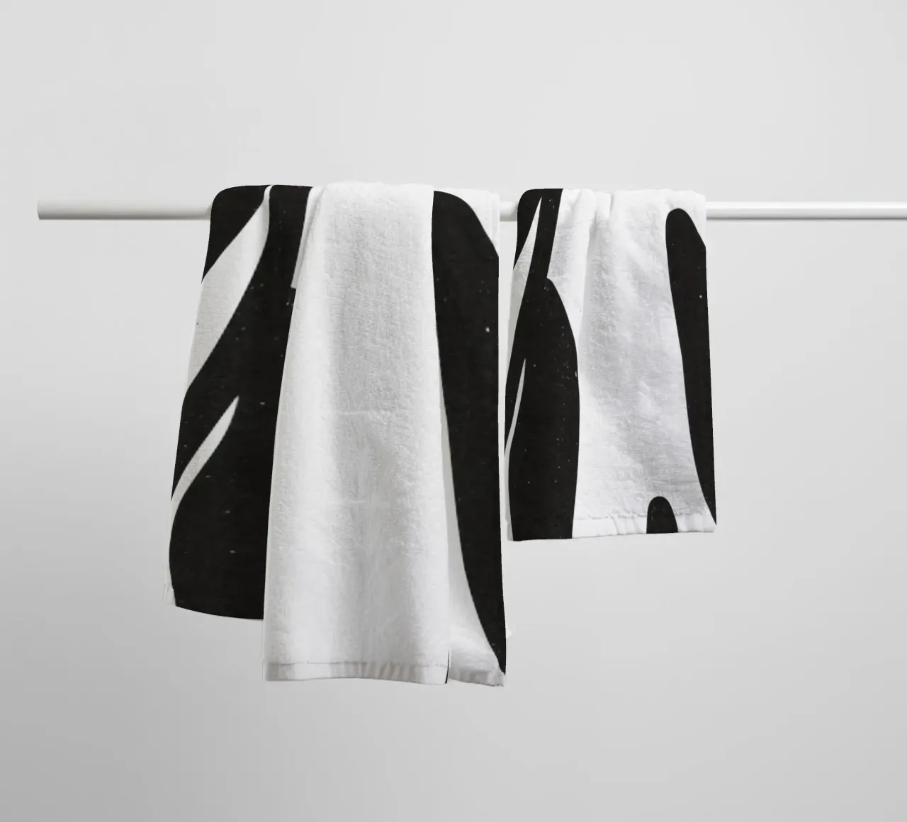 Minimalista astratto fiore Boho Mid Century modello nero asciugamano da bagno da This Wild Soul - Illustration